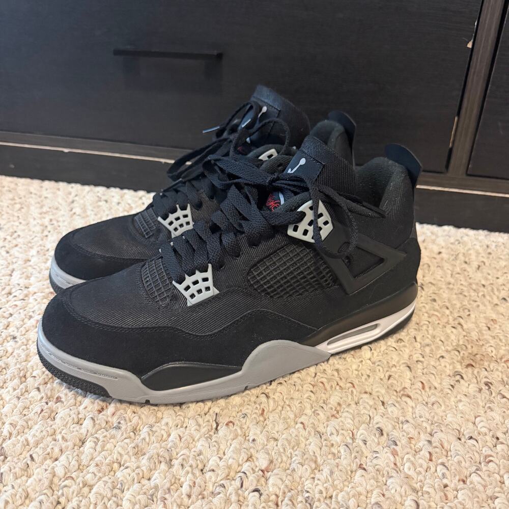 Jordan Men's Black and Gray Retro Athletic Sneakers